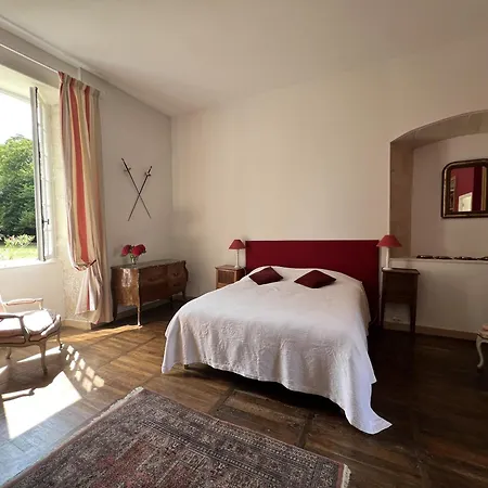 D'hotes Au Chateau Du Breuil A Londigny