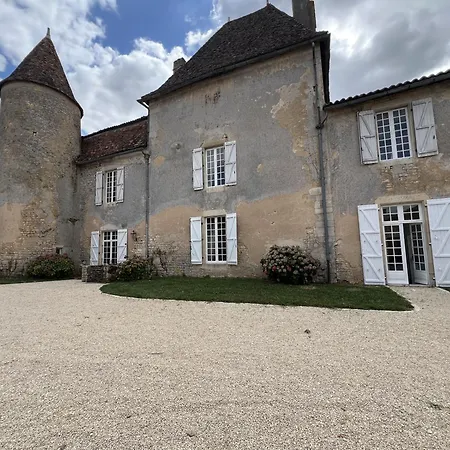 D'hotes Au Chateau Du Breuil A Londigny