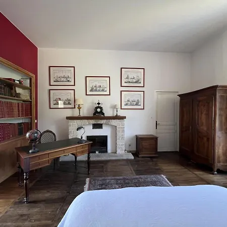 D'hotes Au Chateau Du Breuil A Londigny